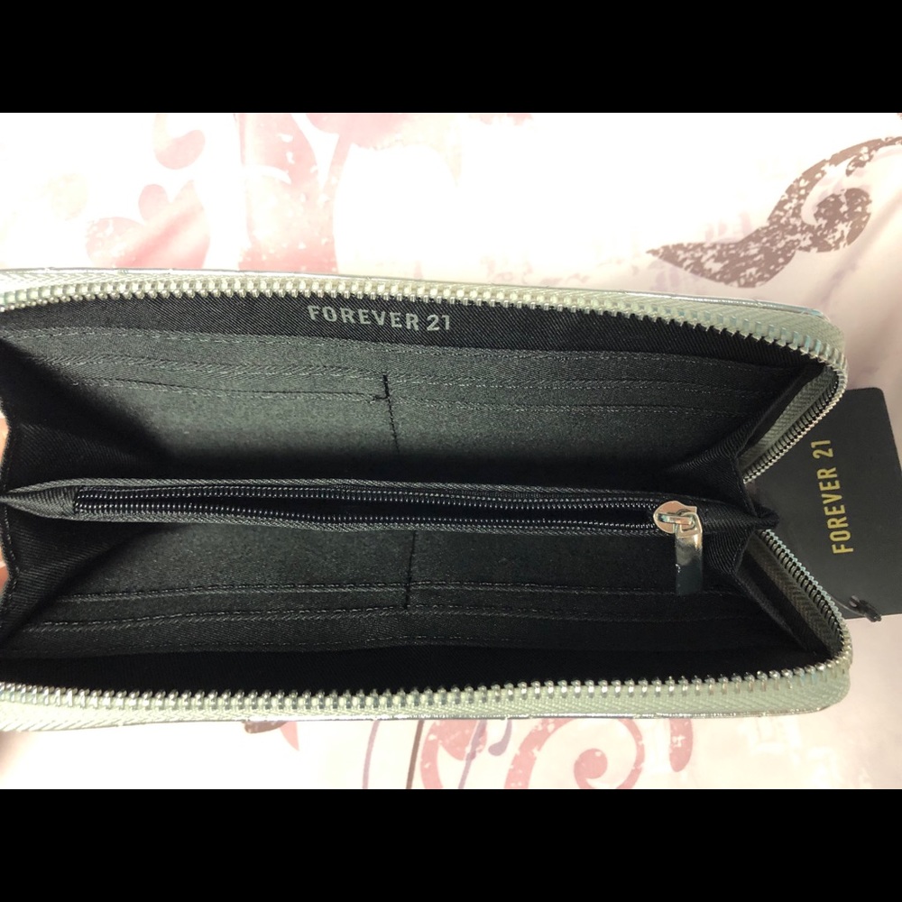Silver Handbag/Wallet - Picture 2 of 3